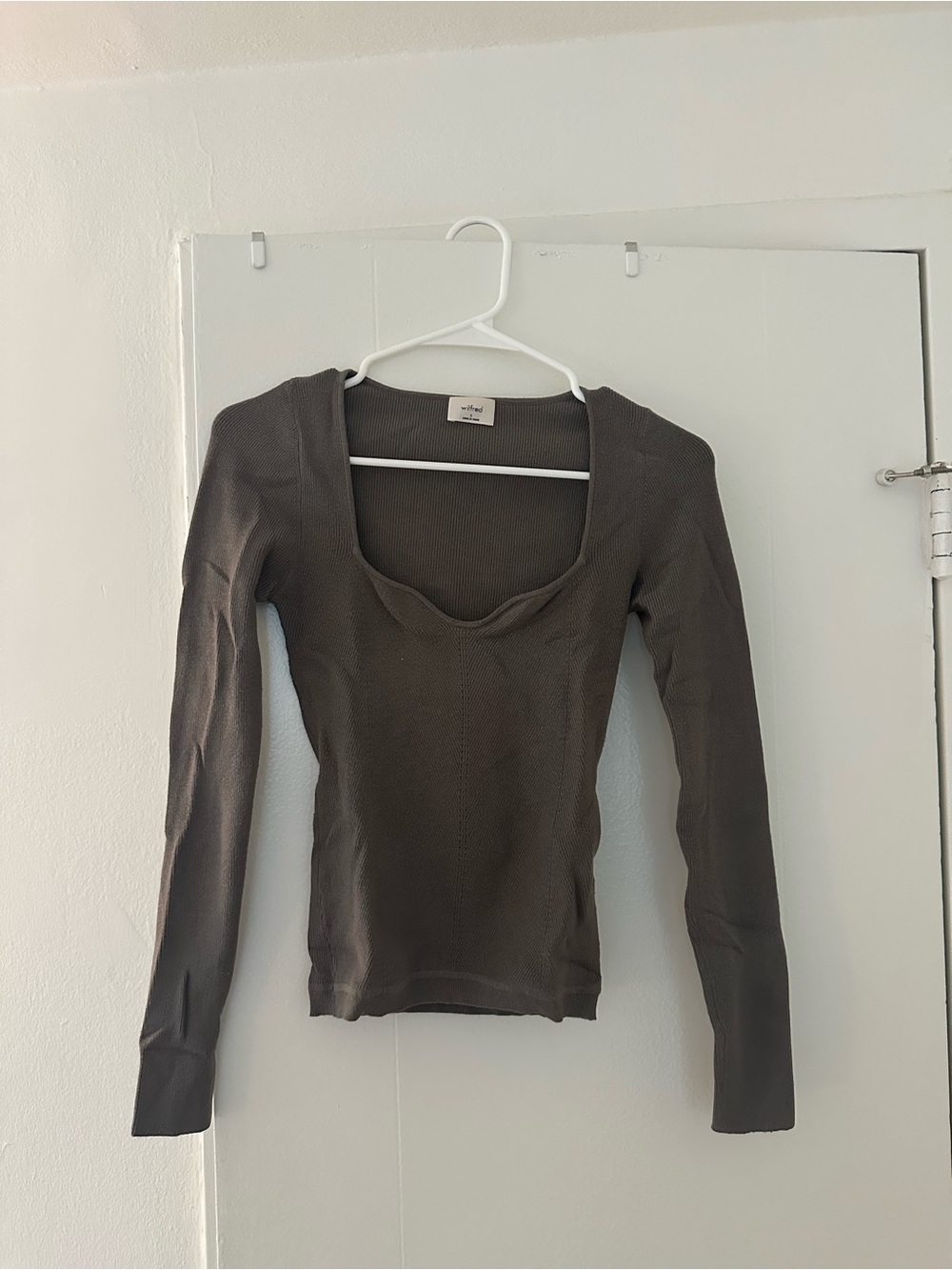 Aritzia Ribbed Scoop-Neck Long Sleeve Top - olive green